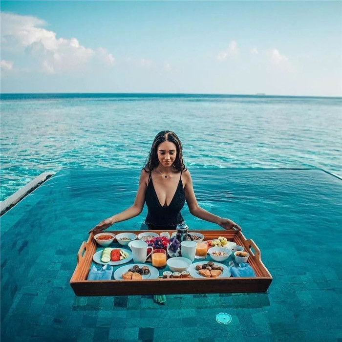 马尔代夫阿雅达岛漂浮早餐